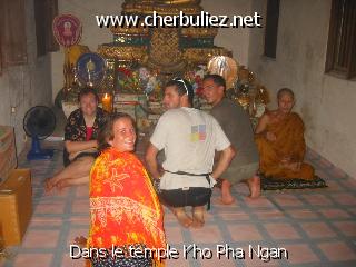 légende: Dans le temple Kho Pha Ngan
qualityCode=raw
sizeCode=half

Données de l'image originale:
Taille originale: 83050 bytes
